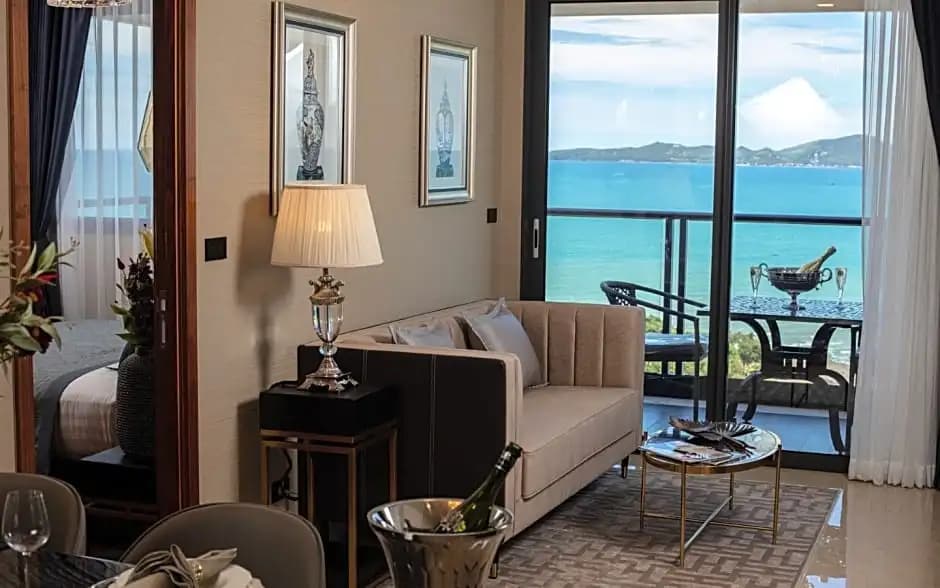 2 Bedrooms Deluxe Suite with sea view