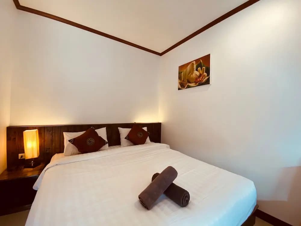 Standard Double room with pool view full double bed