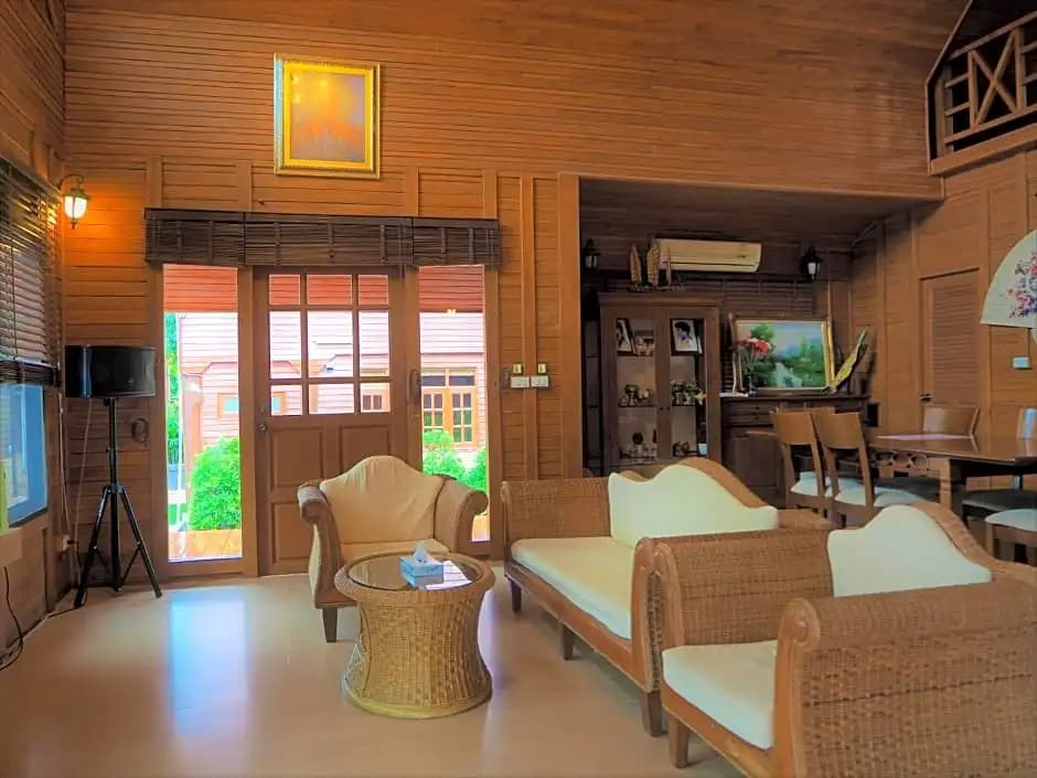 5 Bedrooms Cottage