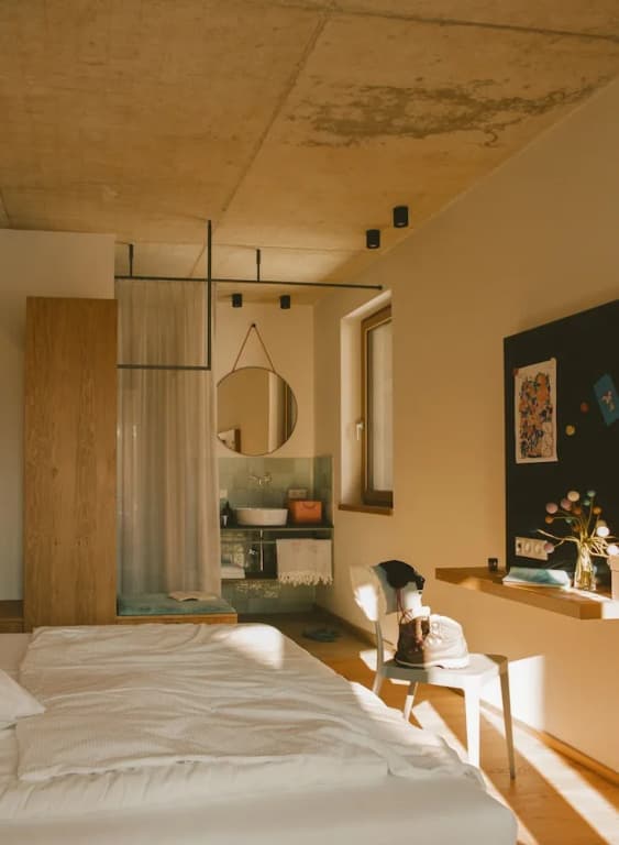 Deluxe Double room with balcony full double bed