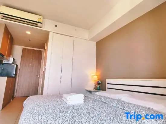 Standard Double room with city view full double bed
