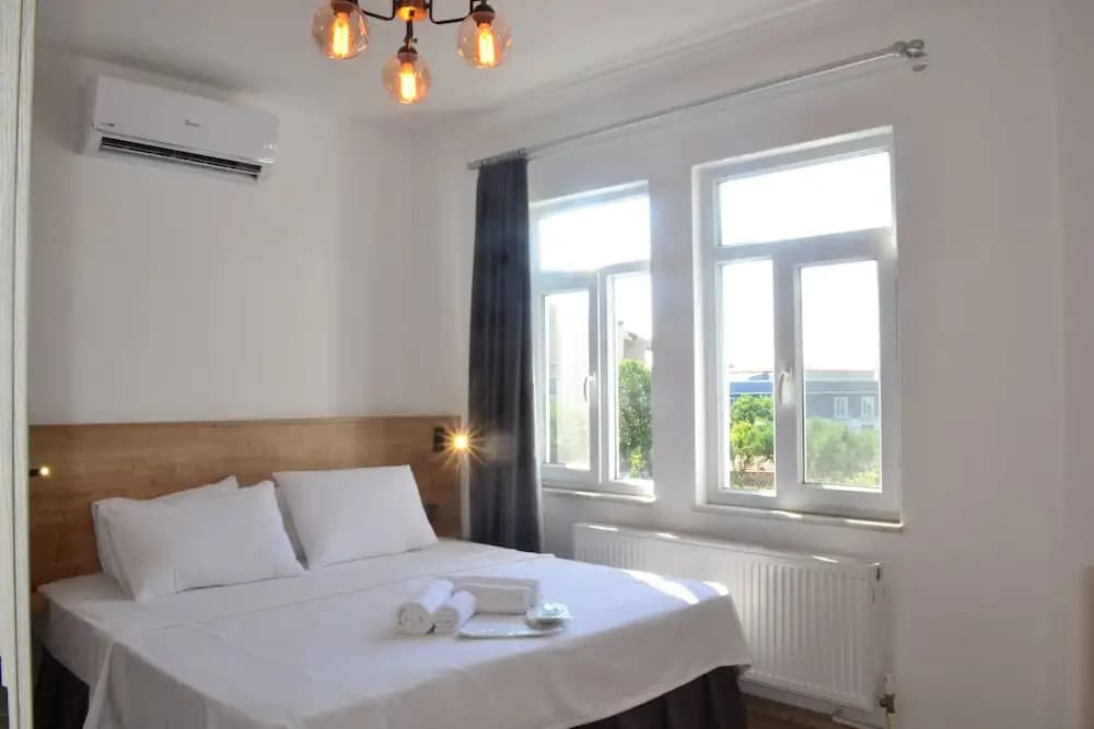 Standard Double room with courtyard view full double bed