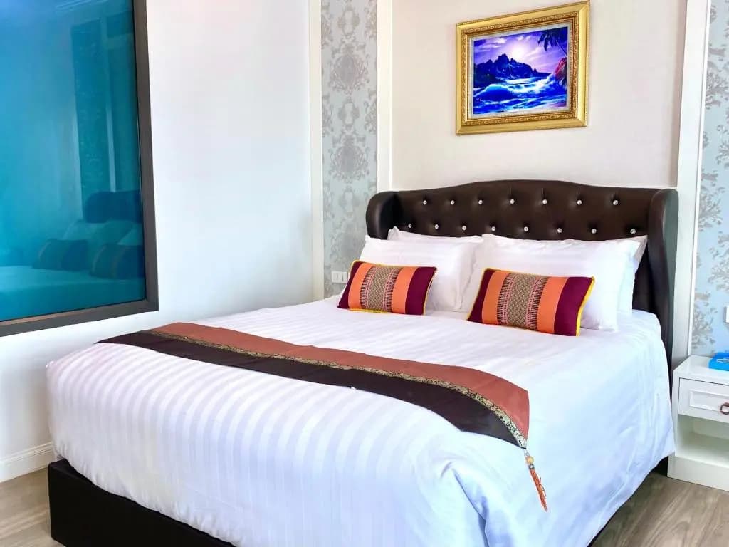 Superior Double room with pool view full double bed