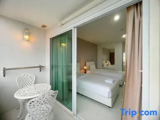 Superior Double room with city view twin beds