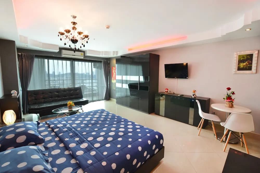 Deluxe Studio