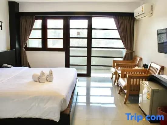 Standard room with partial view