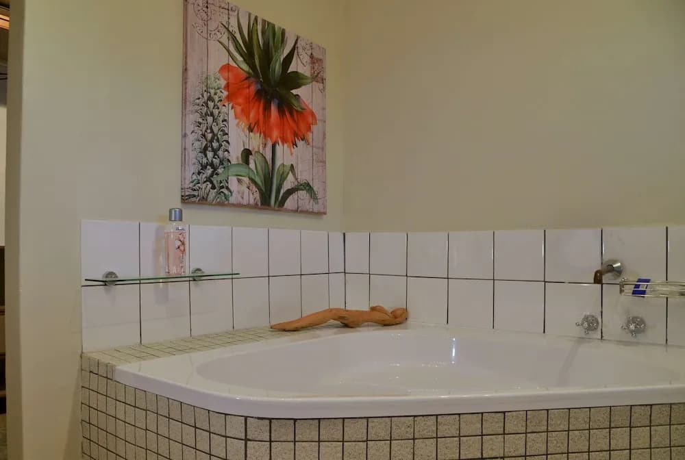 Double Cottage with river view full double bed