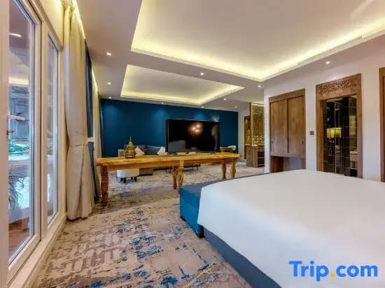 Double Suite beachfront full double bed