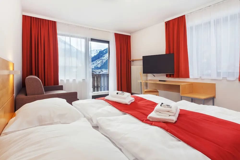 Standard Double room with balcony and with land view full double bed