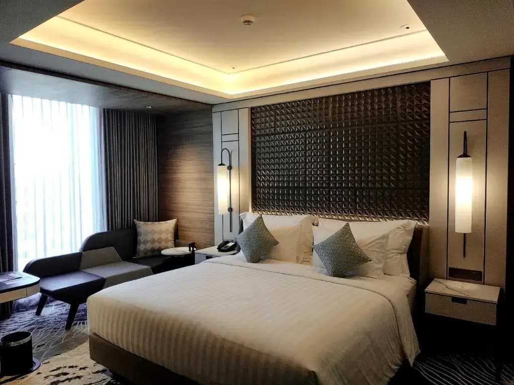 Deluxe Double room with city view full double bed