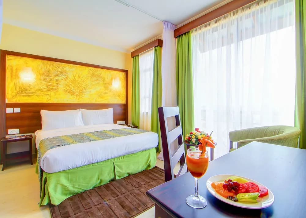 Double Suite full double bed