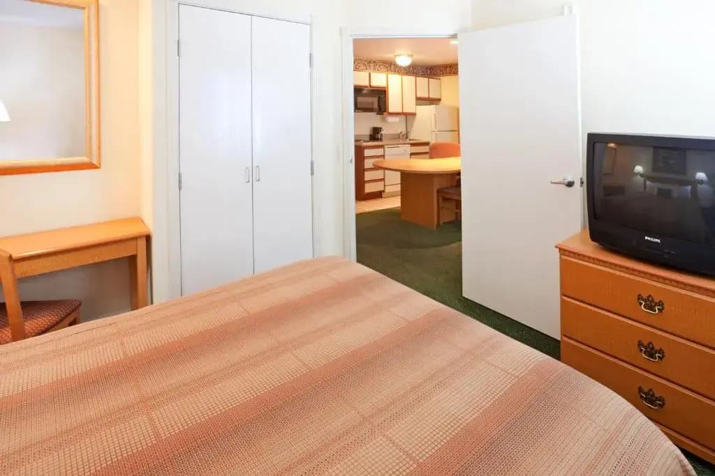 1 Bedroom Double Suite full double bed