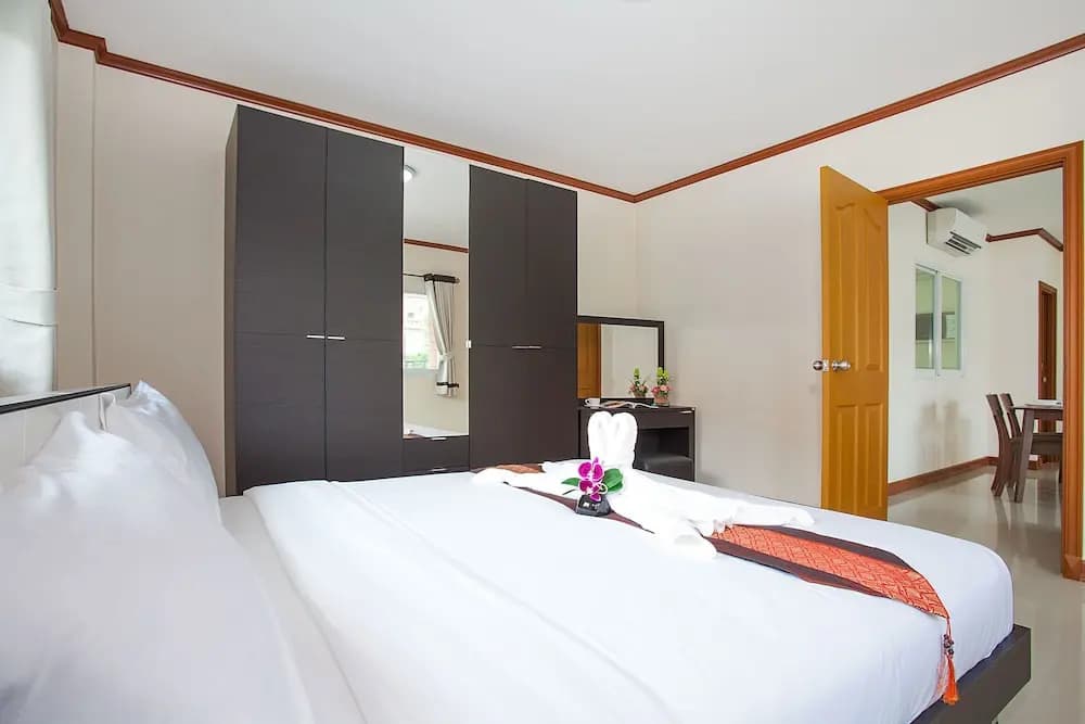 2 Bedrooms Deluxe Basement Suite with balcony