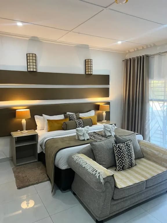 Executive Double room with pool view full double bed