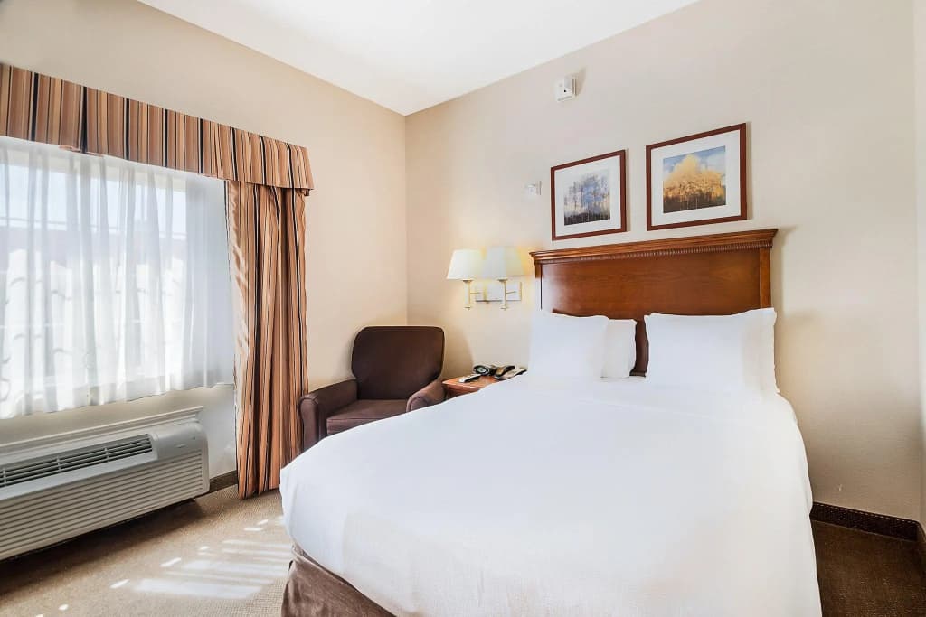 Double Suite full double bed