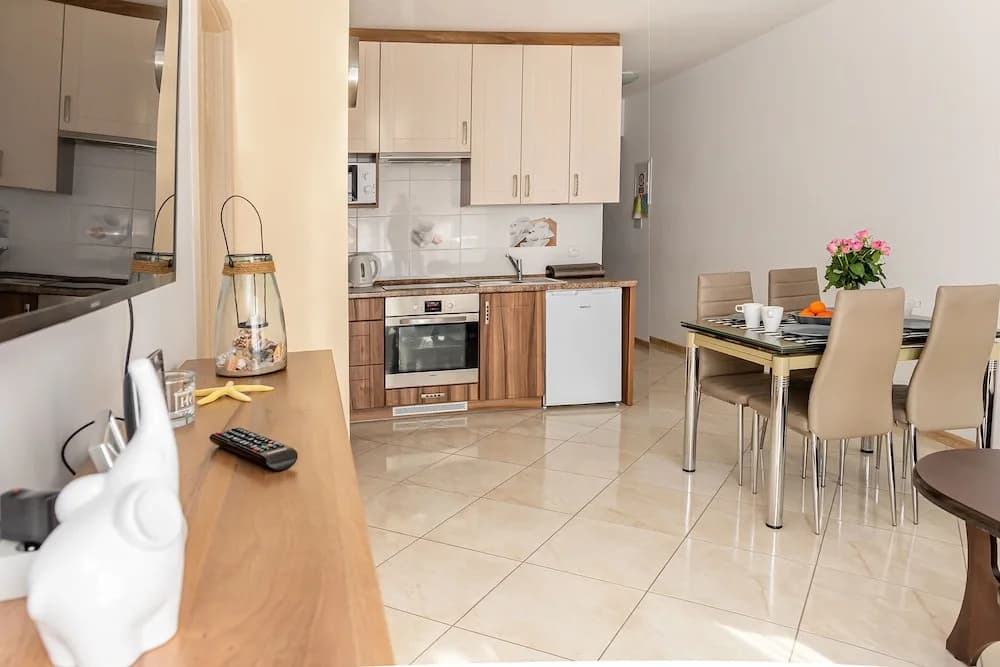 2 Bedrooms Apartment