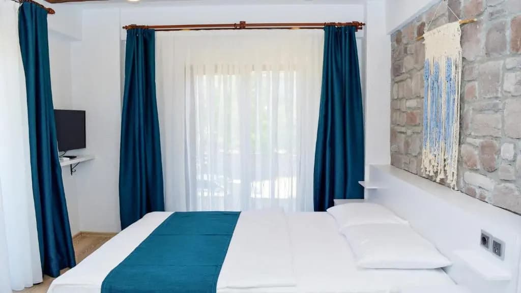 Standard Double room with balcony full double bed