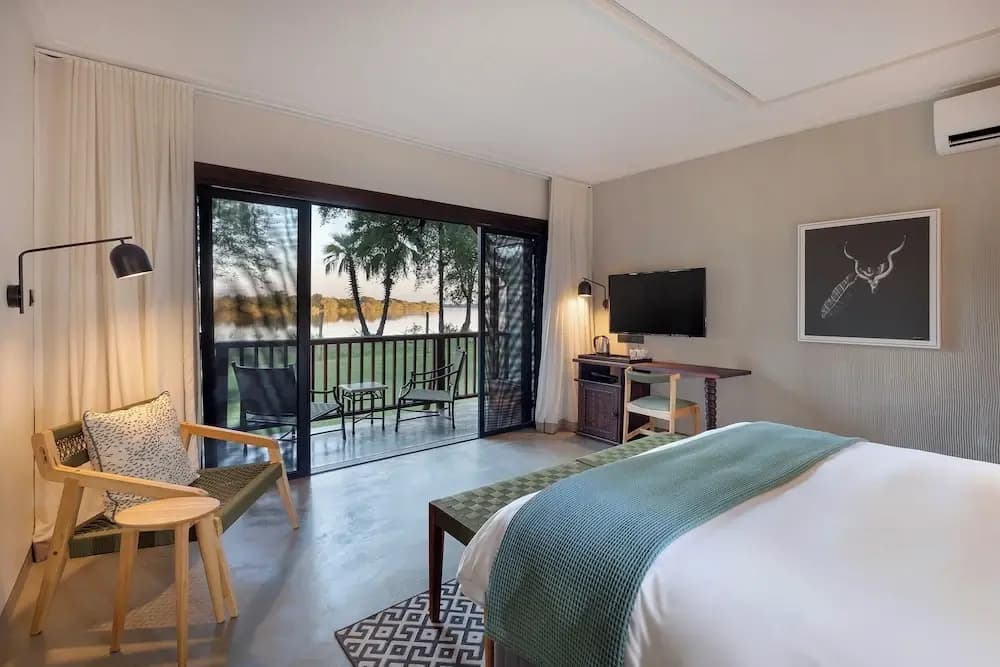 1 Bedroom Deluxe Double room with balcony and with river view full double bed