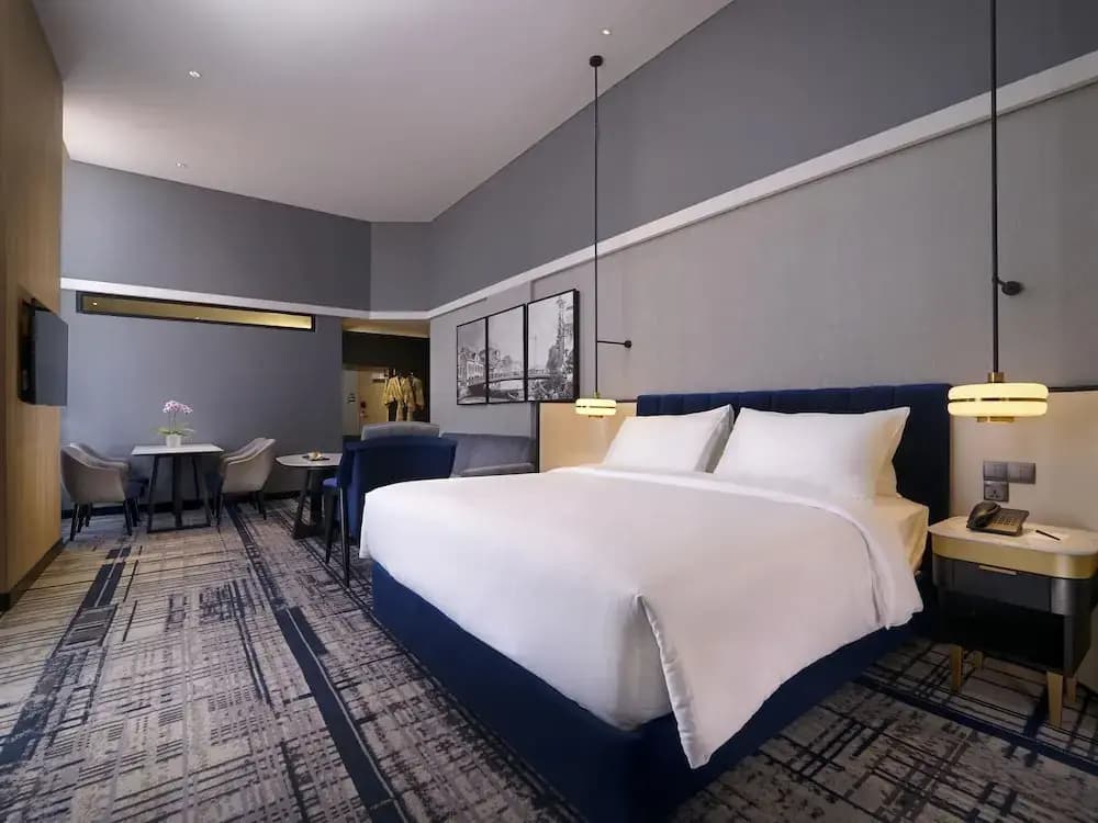 Deluxe Suite