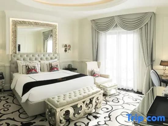 Standard Club room