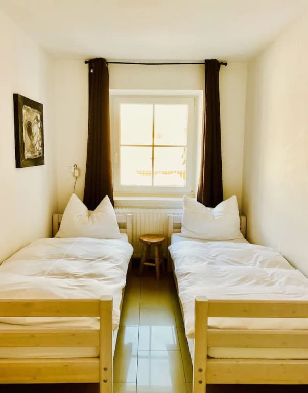 3 Bedrooms Classic Apartment with garden view