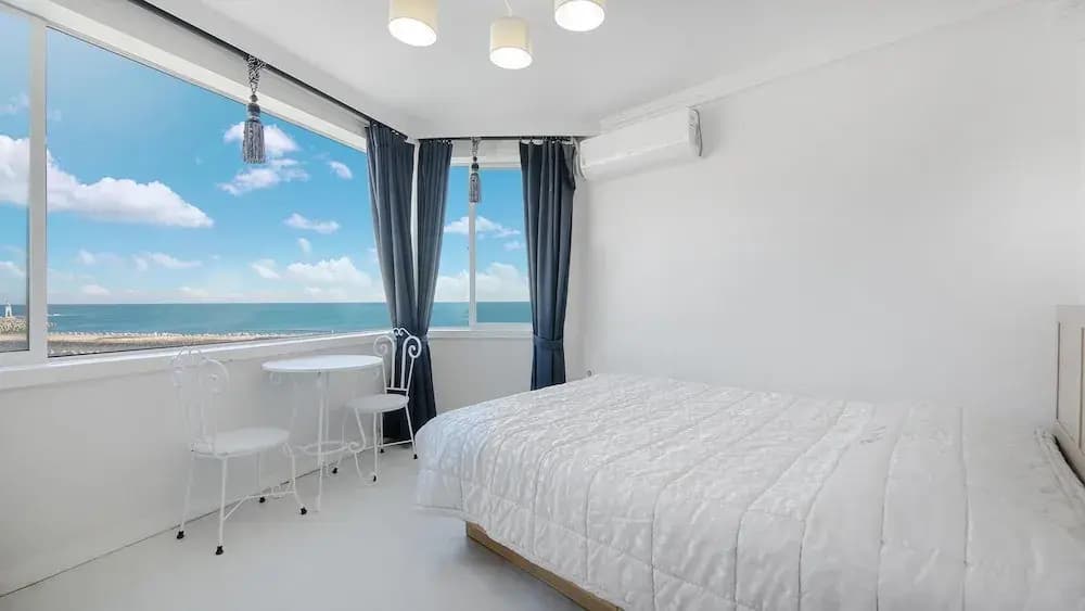 1 Bedroom Standard room with partial ocean view