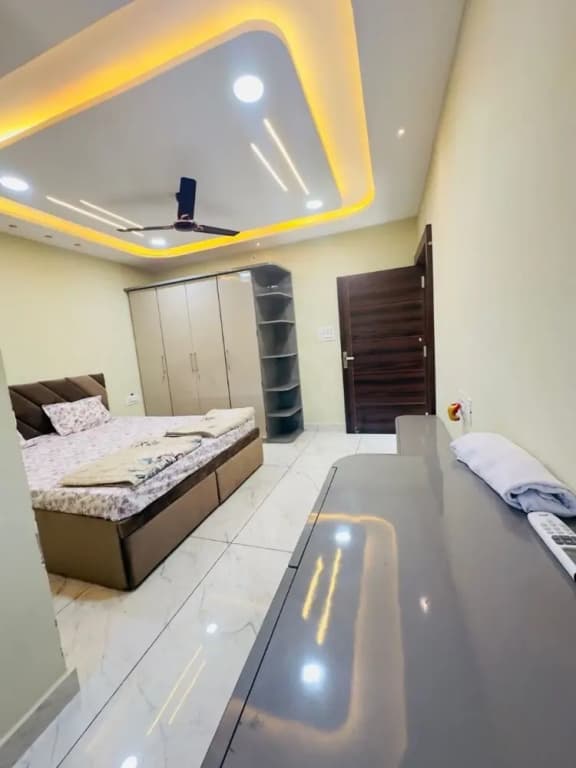 Deluxe Double room with city view full double bed
