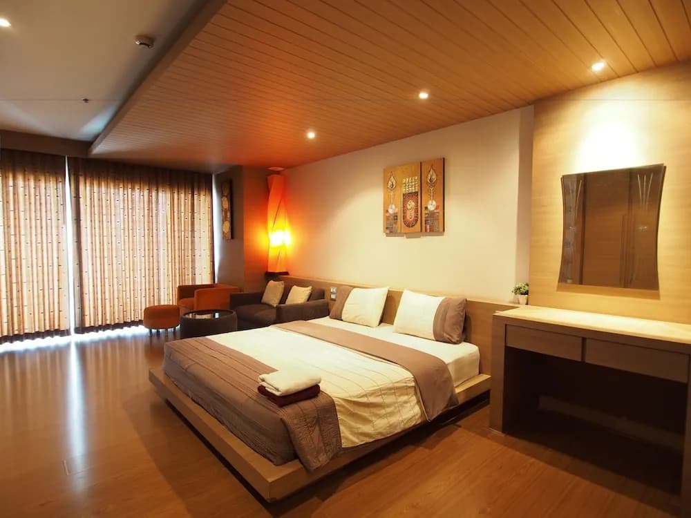 Studio with balcony and with city view