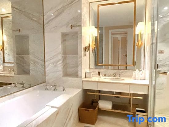 Double Family Suite with sea view twin beds