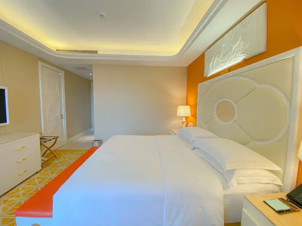 Superior Double room with city view full double bed