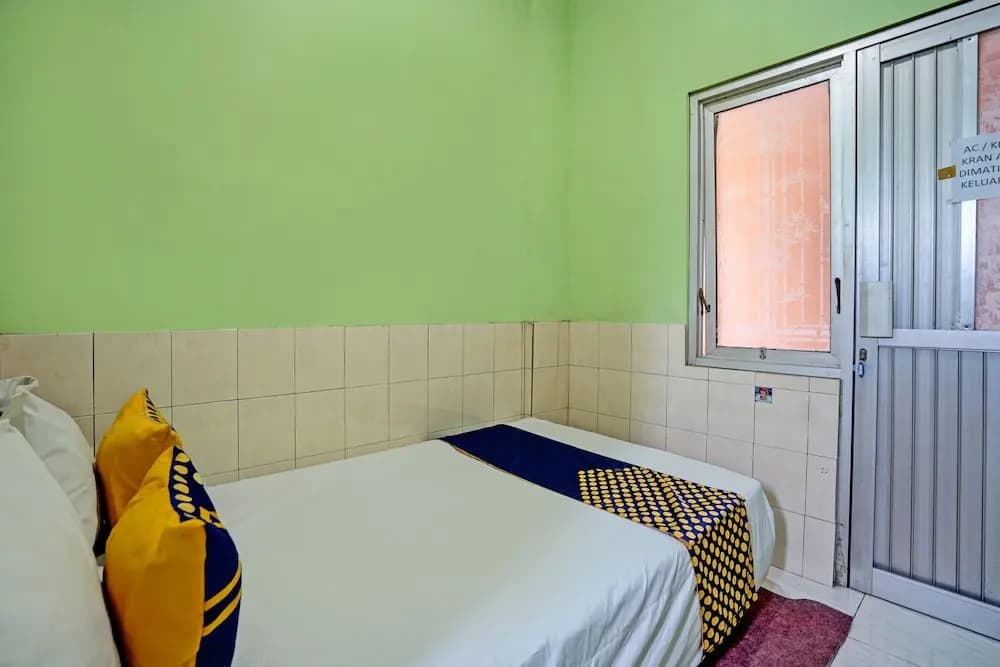 Economy room