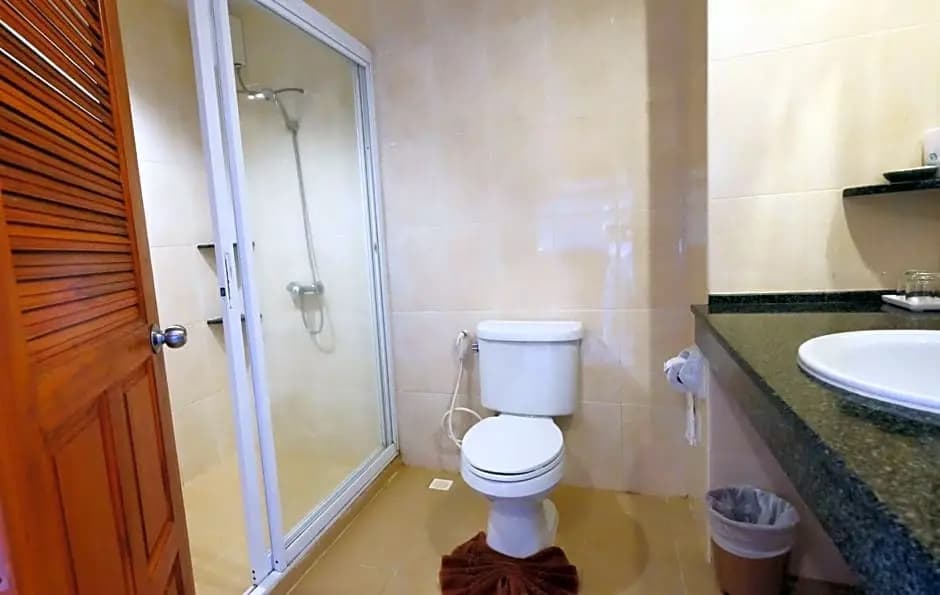 Standard Double room with pool view full double bed