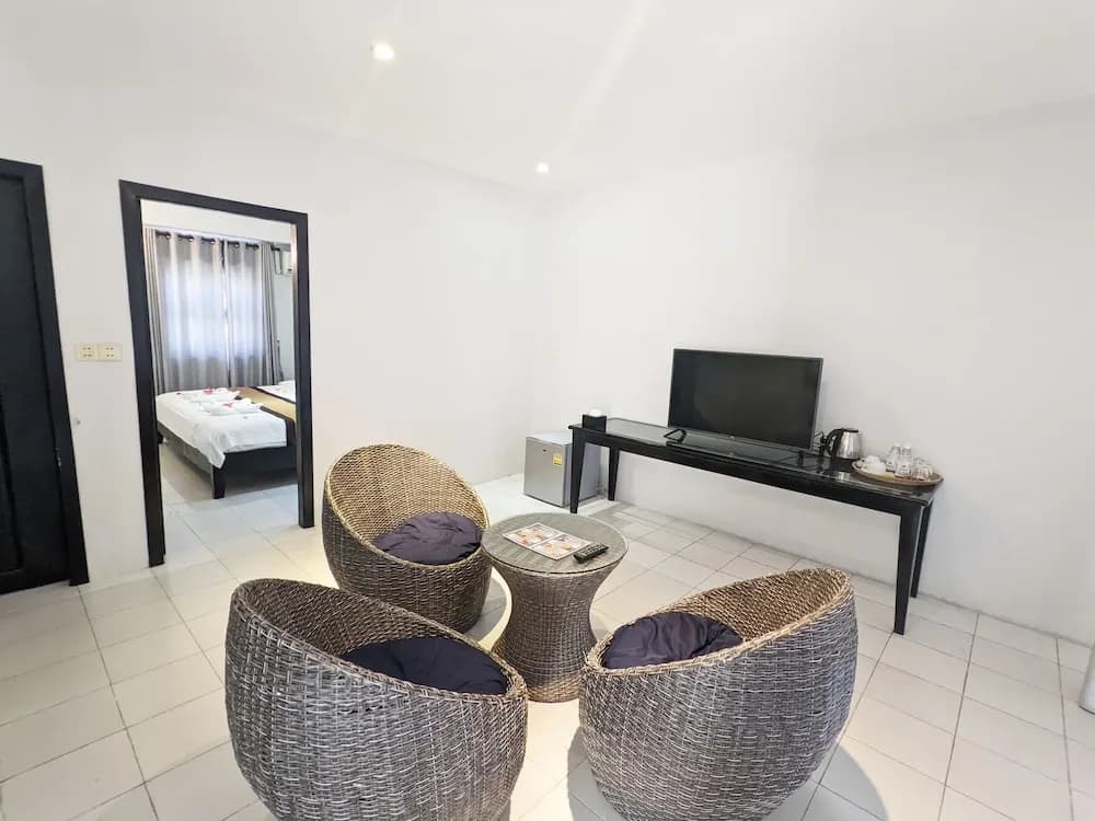Standard Triple room with sea view