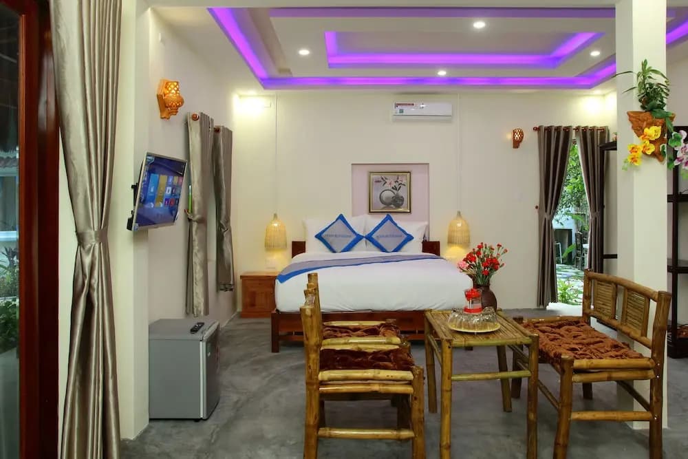 Standard Quadruple Family room with garden view
