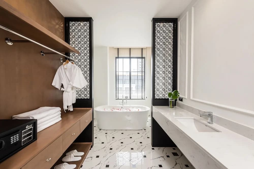 Double Suite with balcony full double bed