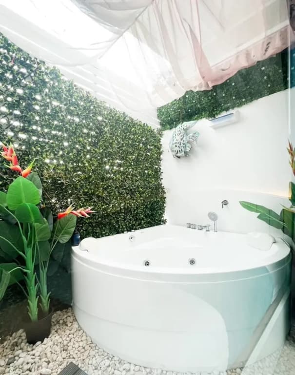 Deluxe Double room with garden view full double bed