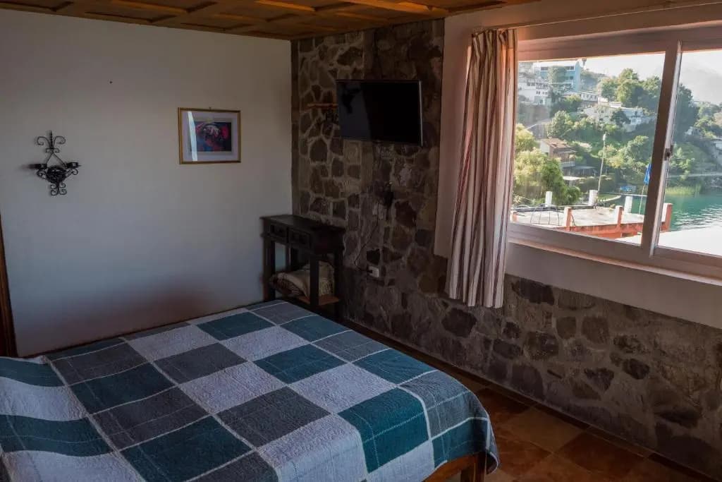 Standard Double room with lake view full double bed