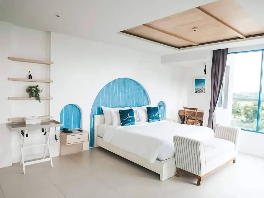 Deluxe room with balcony and with ocean view