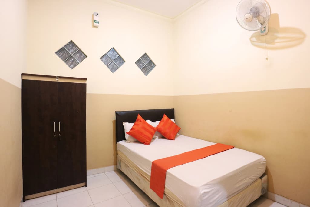Economy room