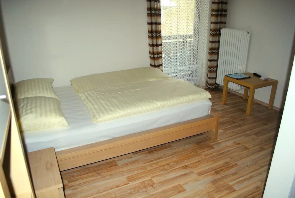 Economy room