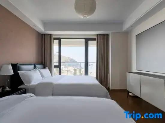Double Duplex Suite with balcony and with view twin beds