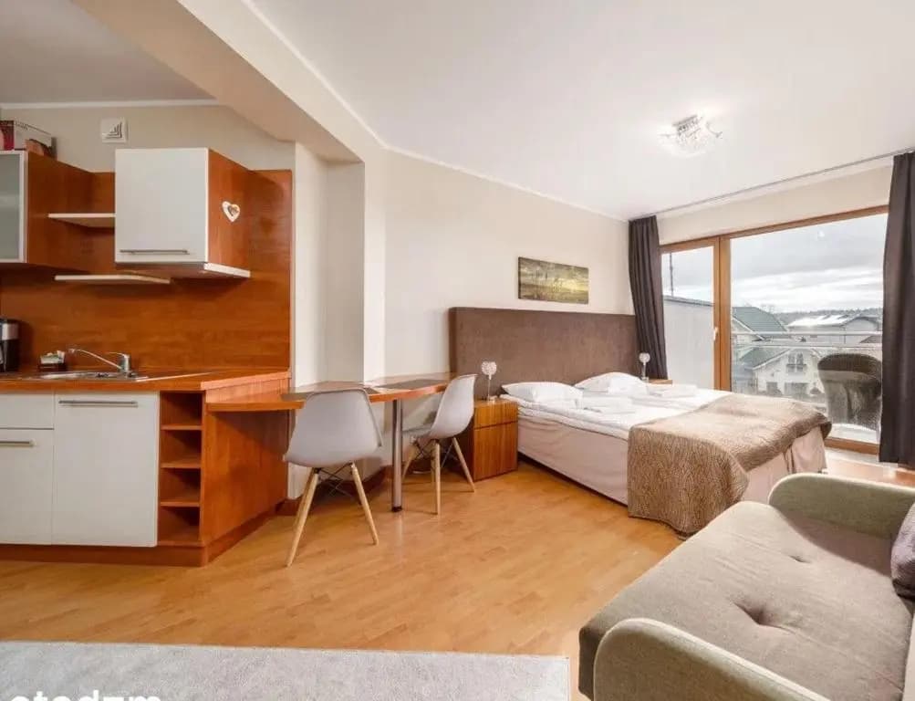 Apartment with pool view