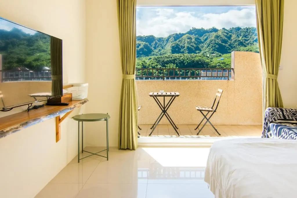 Standard room with mountain view