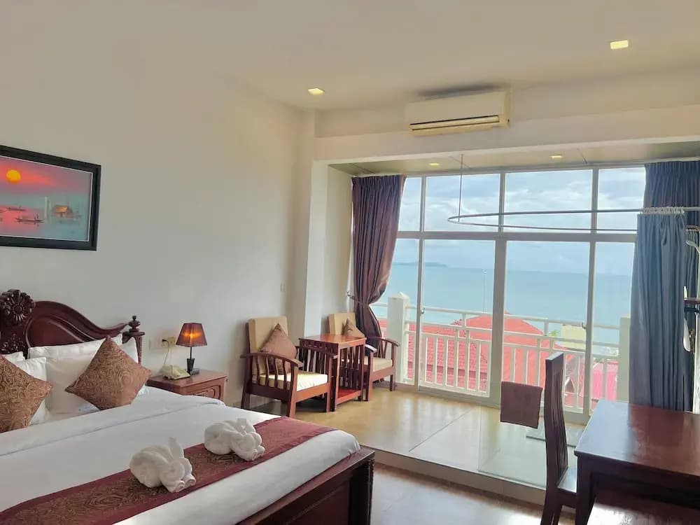 Deluxe Double room with balcony and with sea view full double bed