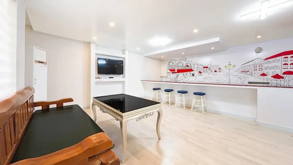 3 Bedrooms Standard Family room