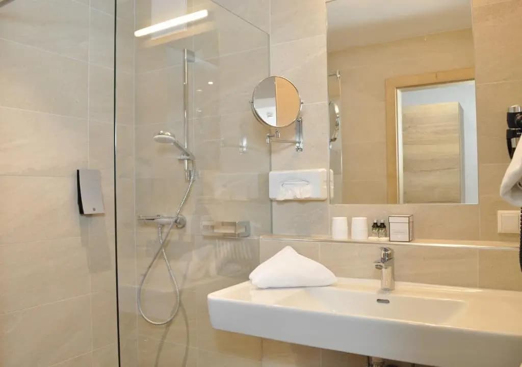 Standard Double room with city view full double bed