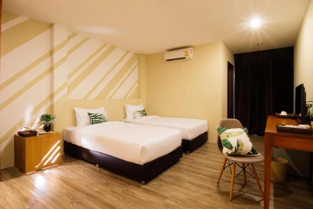 Deluxe Double room with pool view full double bed