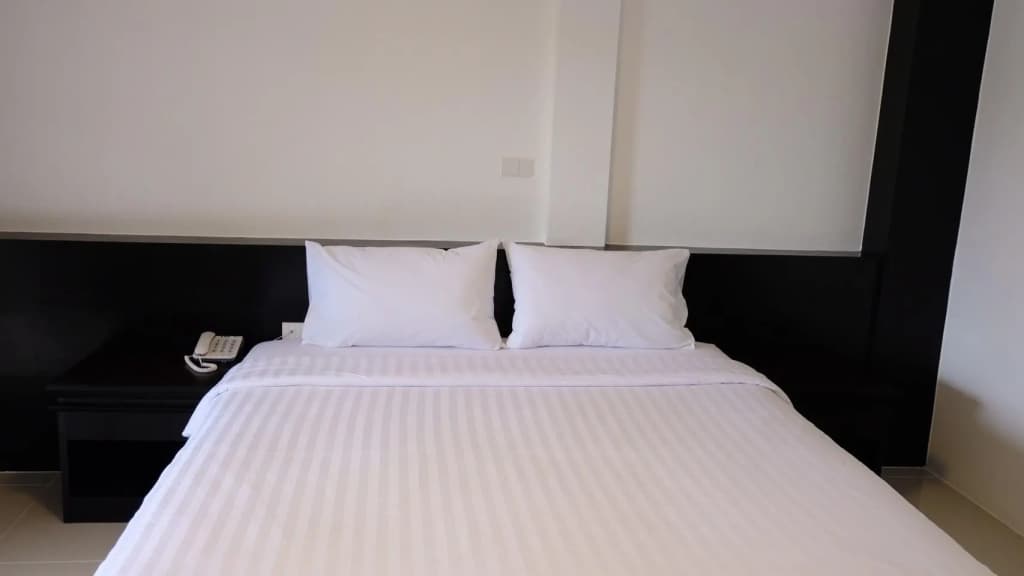 Standard room with partial sea view