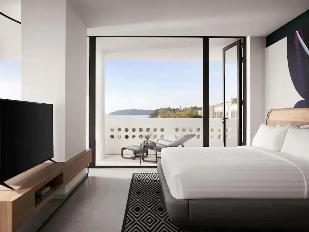 Executive Double Suite with ocean view full double bed