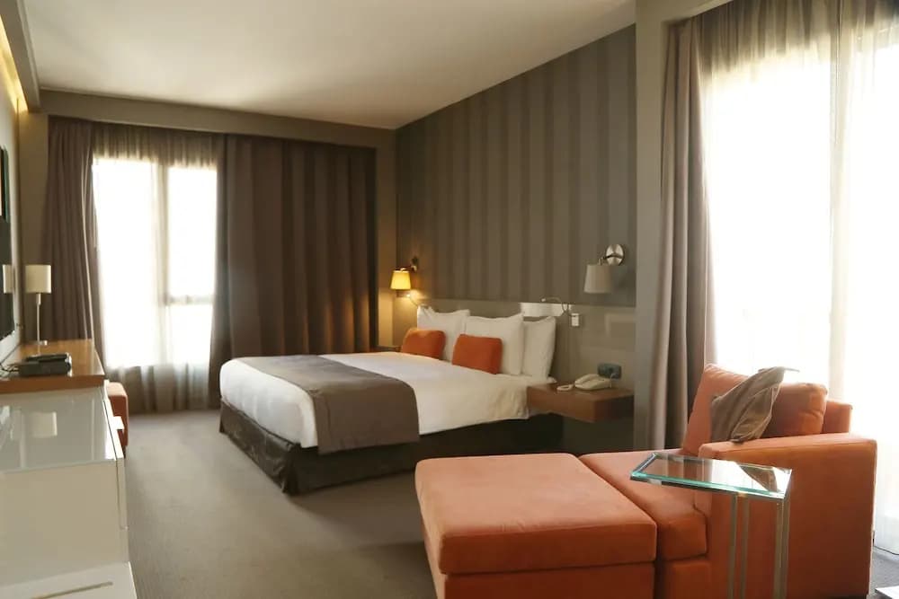 1 Bedroom Business Suite with balcony